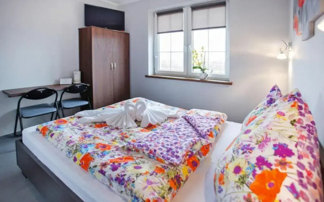 Comfortable Apartment, 5 Bedrooms, Summer Pool