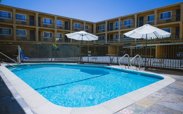 Travelodge Napa Valley Hotel Suites