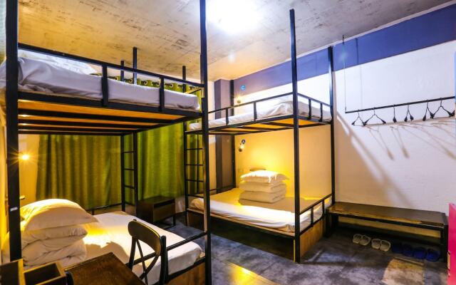 Comma Travel International Youth Hotel
