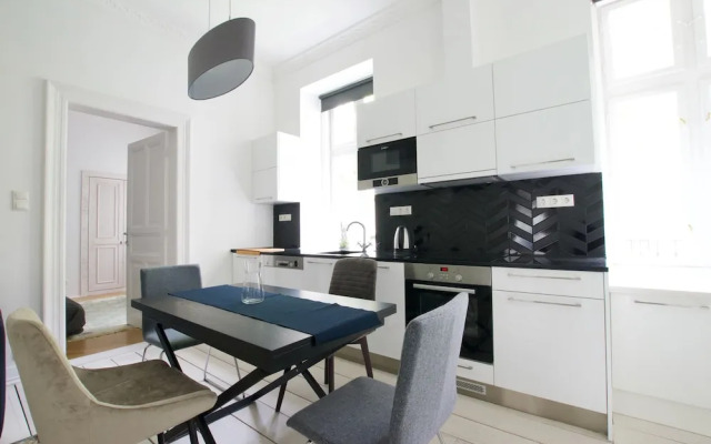 Luxury Apartment by Hi5 - OktÃ³ber 6 Street