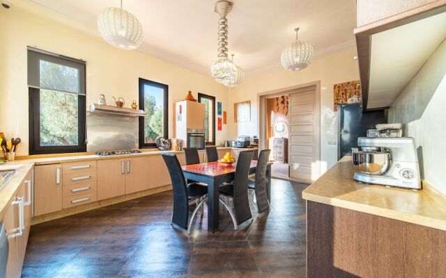 Villa With Heated Pool Breakfast Included - by Feelluxuryholidays