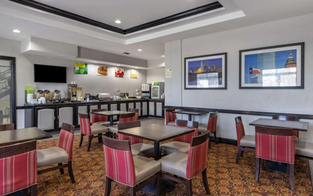 Quality Inn & Suites I-35 E / Walnut Hill