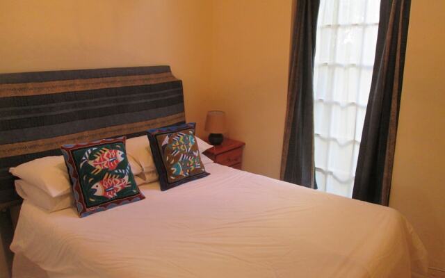 Inyathi Guest Lodge & Self Catering Chalets