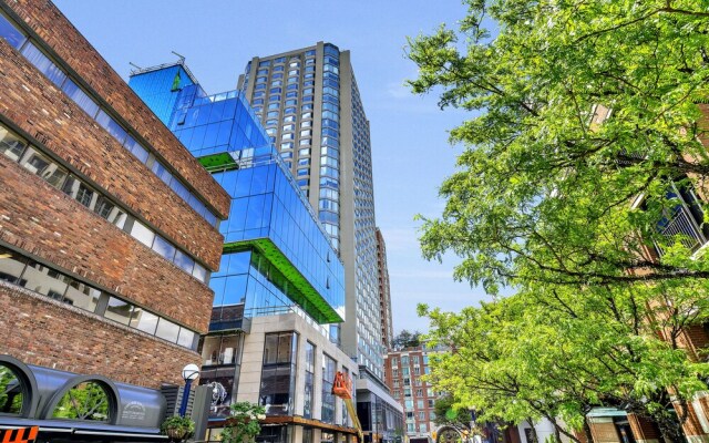 Yorkville Plaza by QuickStay