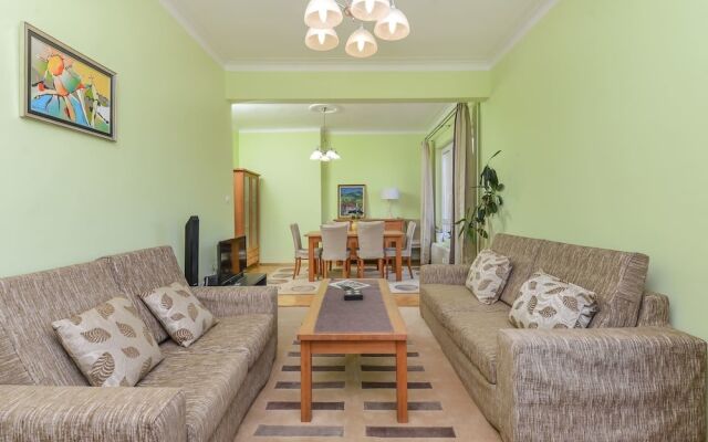 FM Deluxe 2-BDR Apartment - Homelike