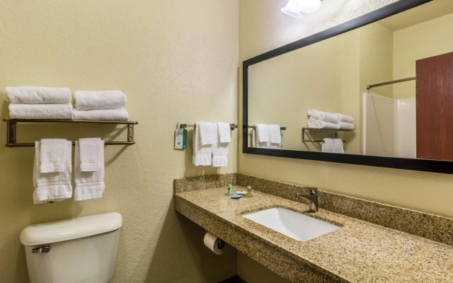 Cobblestone Hotel & Suites - Erie