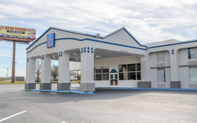 Super 8 Motel - Forsyth