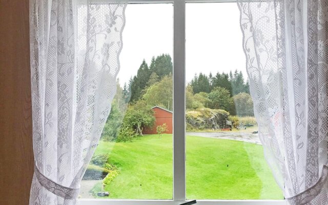 6 Person Holiday Home in Lonevåg