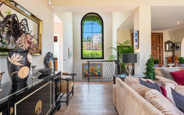 Luxury Villa With Stunning Views in Estepona