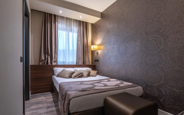 Smart Hotel Holiday