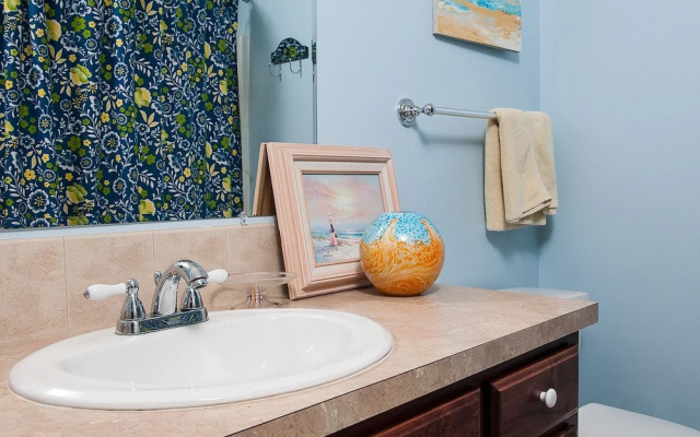The Blue Crab 4 Br home by RedAwning