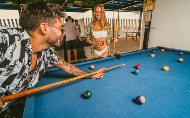 Nomads Party Hotel & Hostel