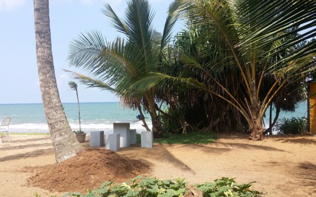 Airport Beach Villa
