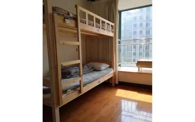 Pinkhostelling laternational