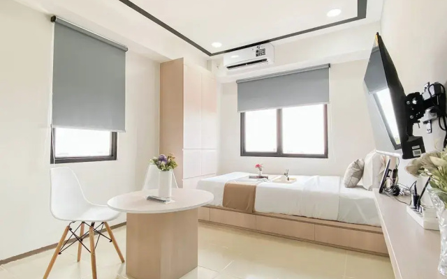 White Accent Studio At Apartment Meikarta Near Paramadina University
