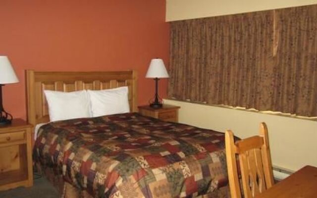 The Pinecone Inn & Suites