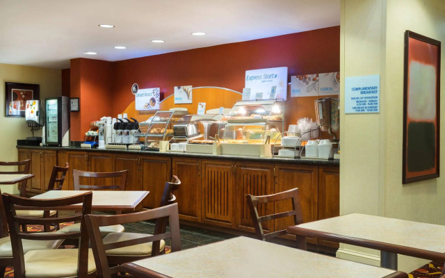 Comfort Suites near Birkdale Village- Huntersville