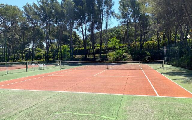 Comfy villa in Bormes-les-Mimosas with swimming pool