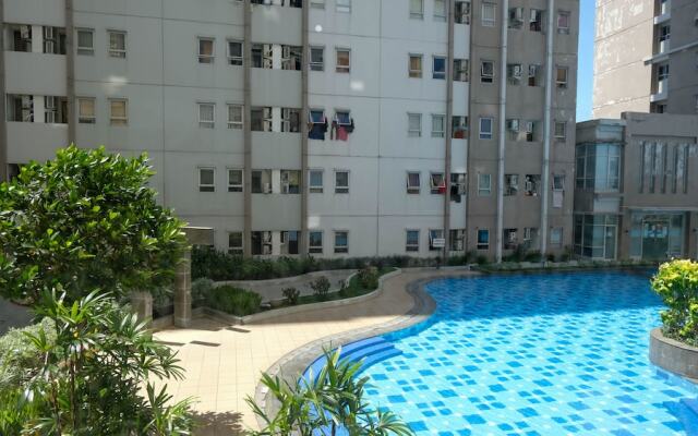 Clean And Comfy 2Br Apartment At Puncak Kertajaya