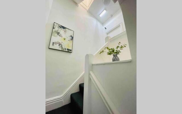 Avril Apartments by CityNest1