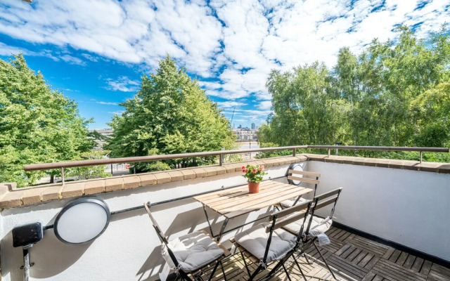 Altido 2-Bed Flat W/ Thames View