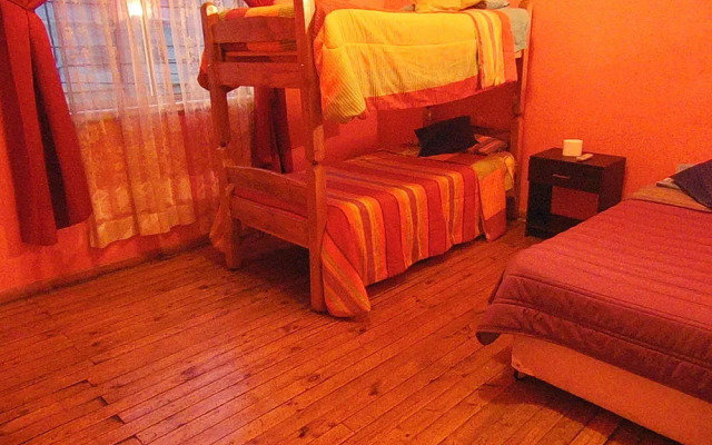 Hostal Tricontinental