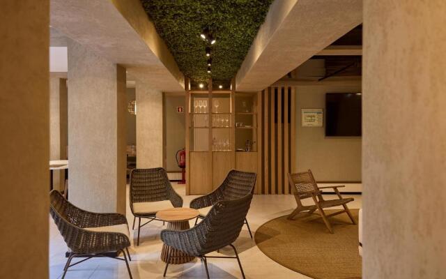 Omid Saldanha Hotel