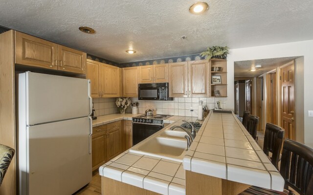 All Seasons Condominiums by All Seasons Resort Lodging