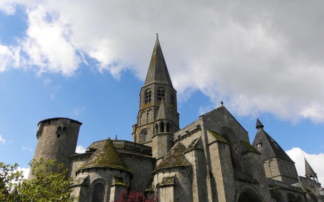 Studio in Le Dorat, With Wifi