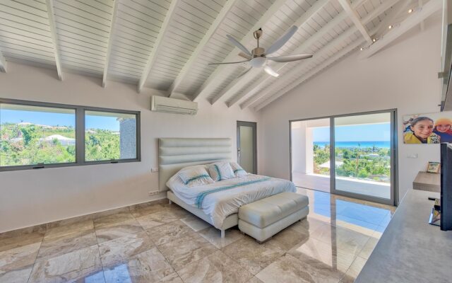 Swanky Caribbean Estate, Ocean Views, Heated Pool, AC, Free Wifi, Ping Pong, Pool Table