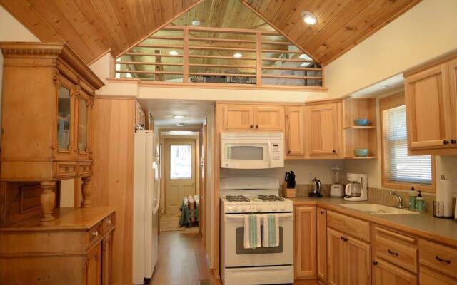 #51 & #52 Hyatt Lake Compound~sleeps 10~lake View