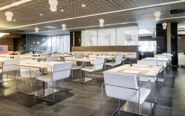 Отель ILUNION Barcelona