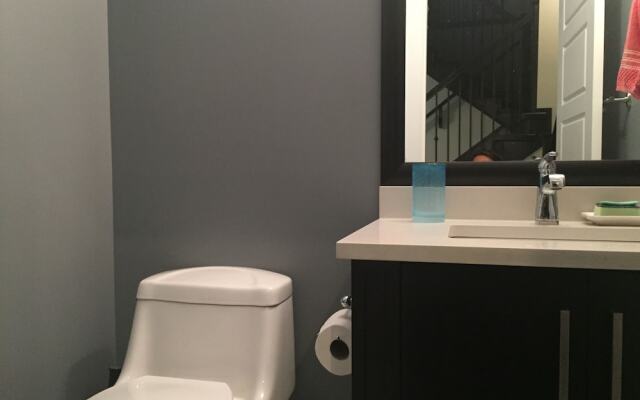 Vancouver Austin Guesthouse