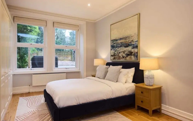 The West Kensington Hideout - Cozy 2bdr Flat With Garden