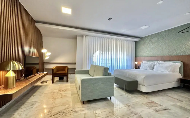 Bright Apartment Near Bolhao Metro Station