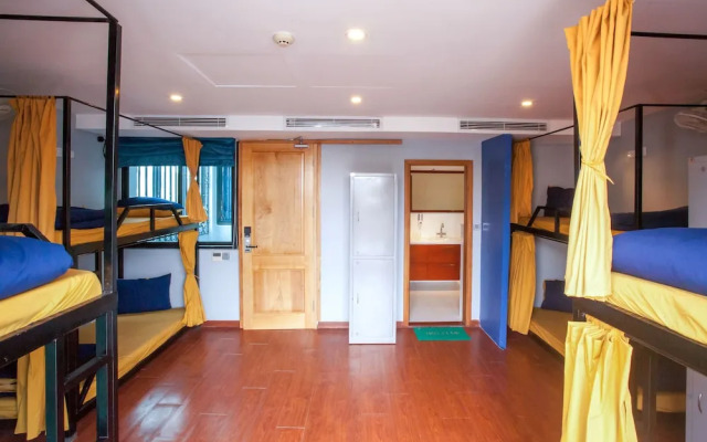 RedDoorz Hostel @ Signature Inn