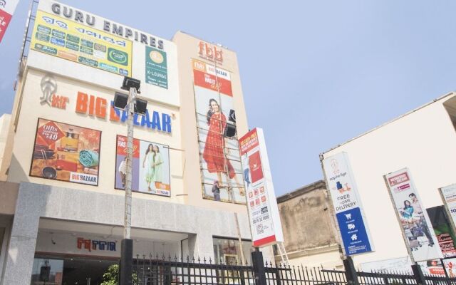 OYO 16340 Yellow Hotels