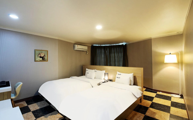 White Tourist Hotel