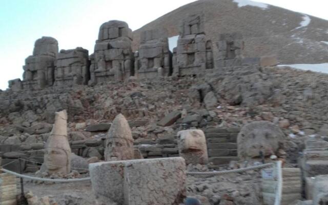 Nemrut Dağı Işik Pansi̇on