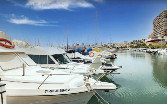 4bed Villa Sleeps 8- Pool, Garden, Bbq, Near Beach