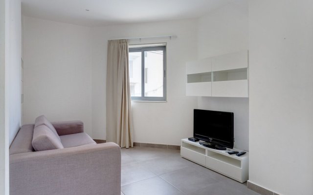 Cozy 1 BR Apartment in St Julians, Best Location