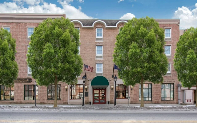 Clarion Hotel & Suites University - Shippensburg