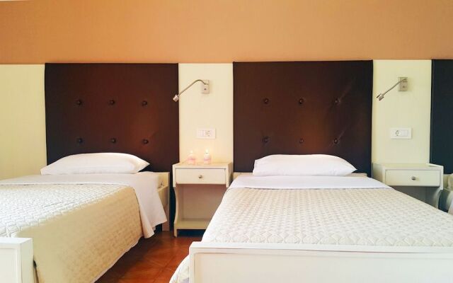 Paradosi Rooms & Apartments