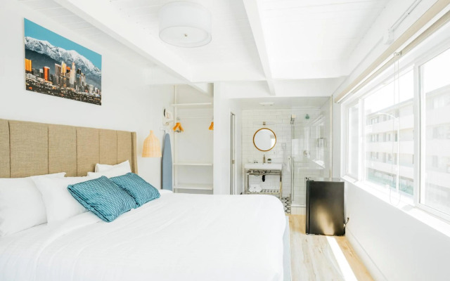 The Belmont Shore Inn