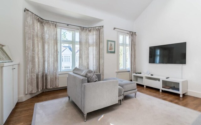 Beautiful 2 Bedroom Family Home