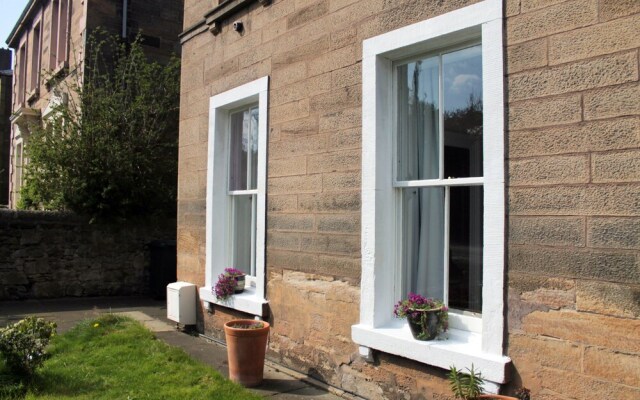 Silver Lining - Gilmore Place Apartment