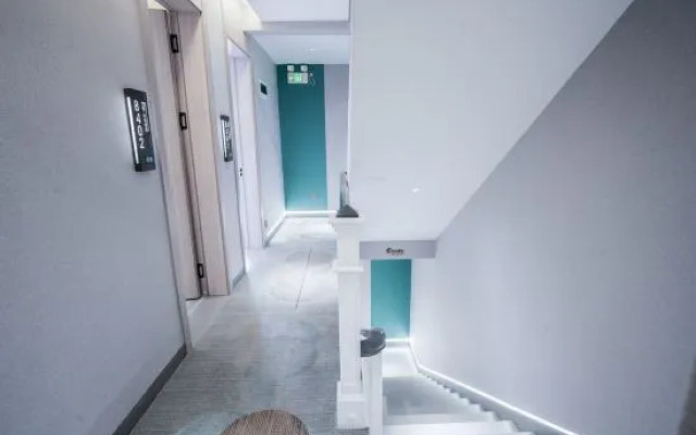 Xiyin Coffee Hotel (Baoshan High-speed Railway Station)