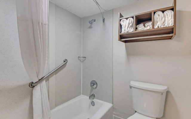 Quality Inn Dalton East