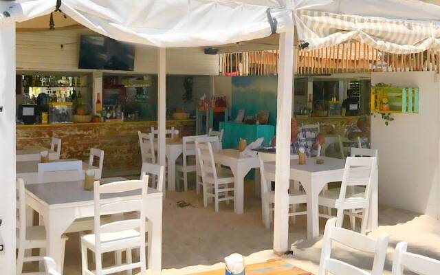 Las Terrazas VIP Pool Beach Club & Spa