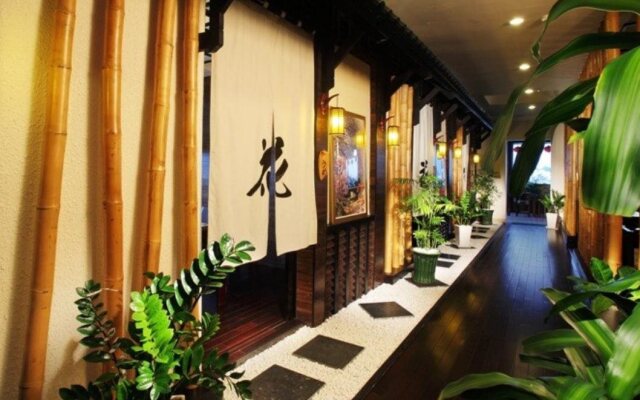 First-Luxury Wing Hotel Saigon